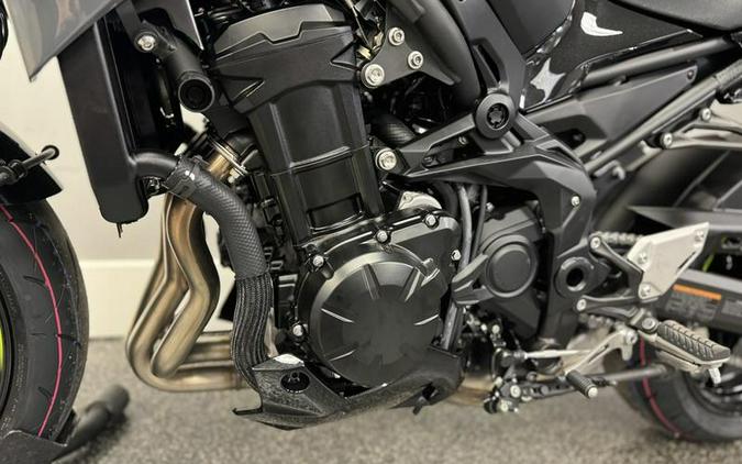 2024 Kawasaki Z900 ABS Metallic Spark Black/Metallic Matte Dark Gray