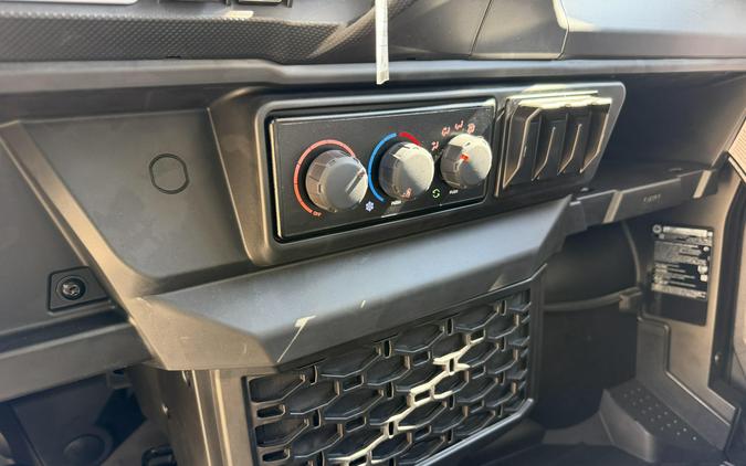 2027 CAN-AM DEFENDER XU MAX LIMITED CAB HD11
