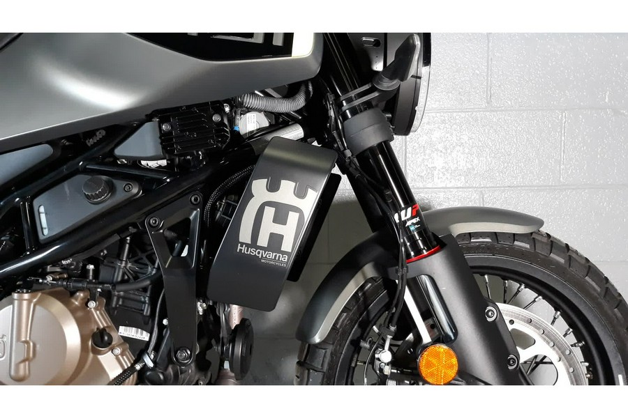 2024 Husqvarna SVARTPILEN 401