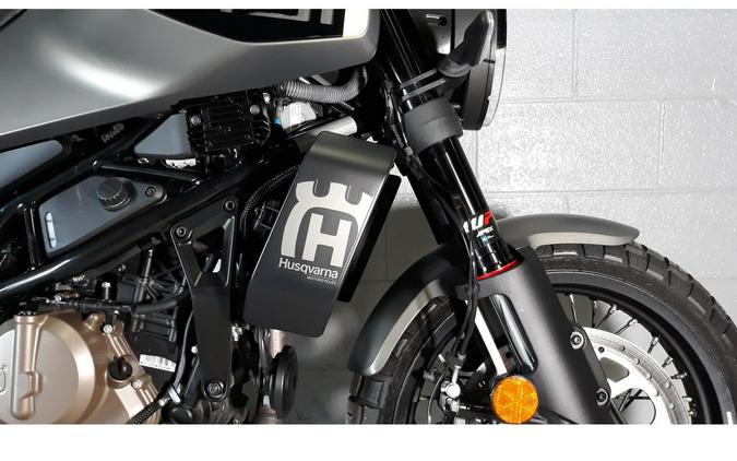 2024 Husqvarna SVARTPILEN 401