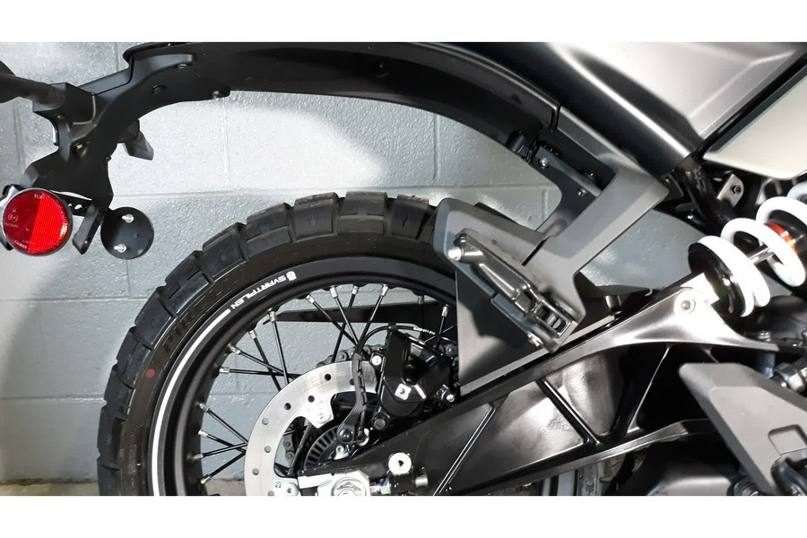 2024 Husqvarna SVARTPILEN 401