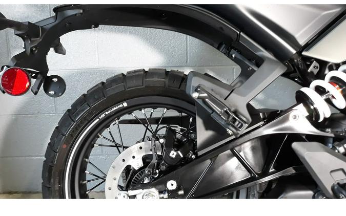 2024 Husqvarna SVARTPILEN 401