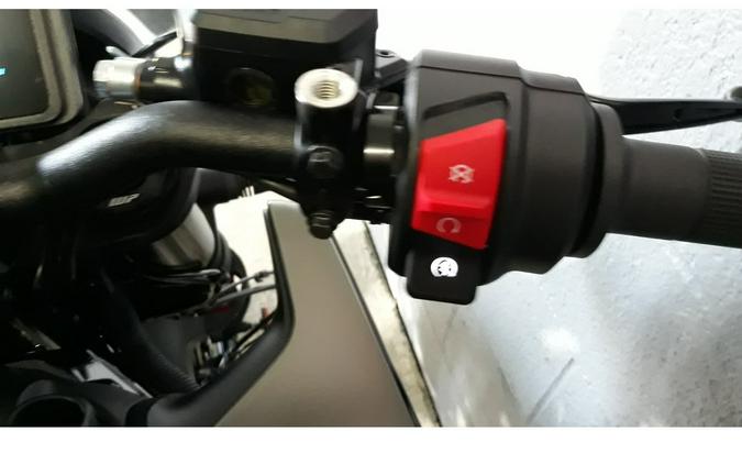 2024 Husqvarna SVARTPILEN 401