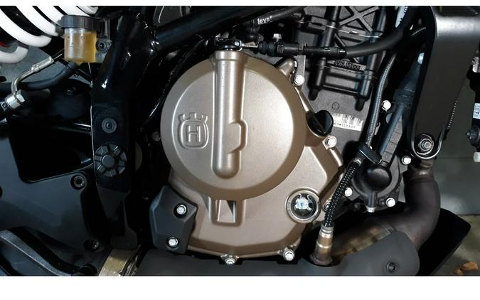 2024 Husqvarna SVARTPILEN 401