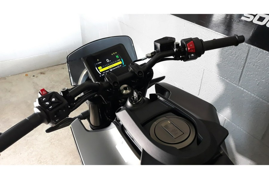 2024 Husqvarna SVARTPILEN 401