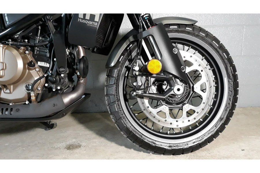 2024 Husqvarna SVARTPILEN 401