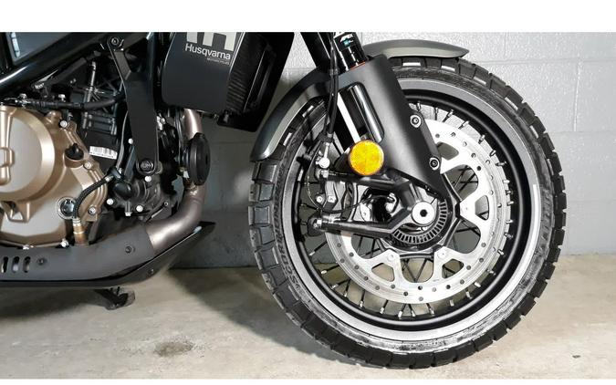 2024 Husqvarna SVARTPILEN 401