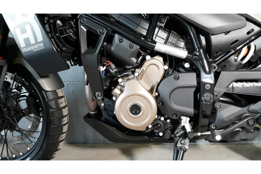 2024 Husqvarna SVARTPILEN 401