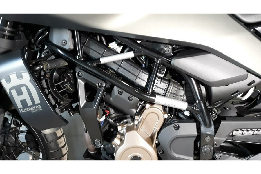 2024 Husqvarna SVARTPILEN 401