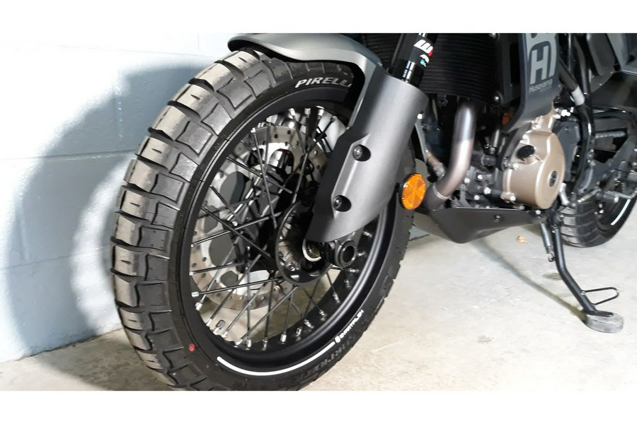 2024 Husqvarna SVARTPILEN 401