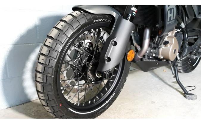 2024 Husqvarna SVARTPILEN 401