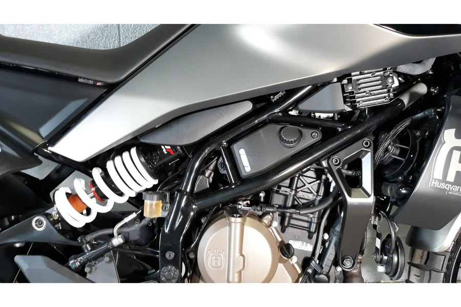 2024 Husqvarna SVARTPILEN 401