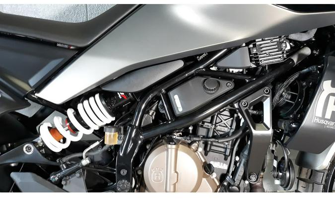 2024 Husqvarna SVARTPILEN 401