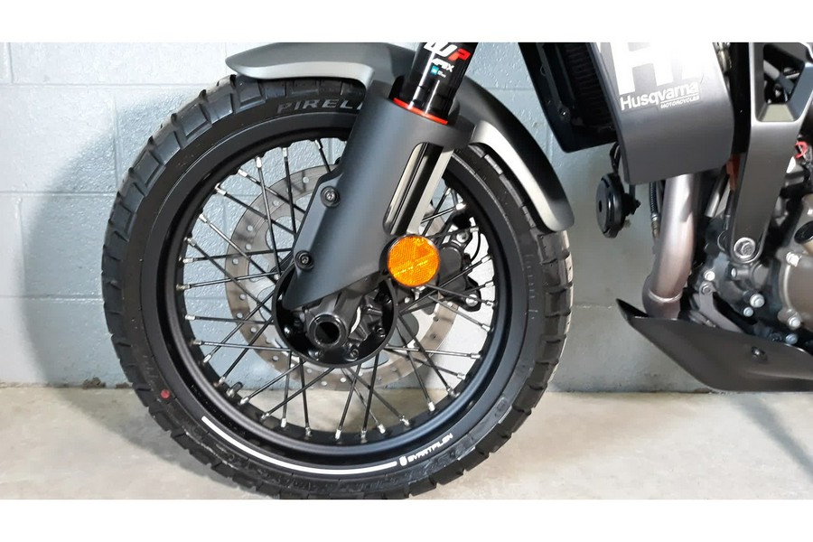 2024 Husqvarna SVARTPILEN 401