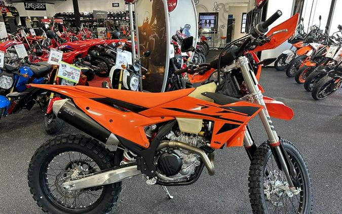 2025 KTM 500 EXC-F Six Days First Look [Fast Facts; 15 Photos]