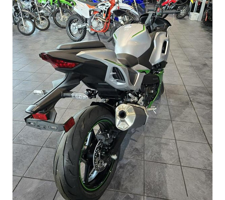 2024 Kawasaki Ninja® 7 Hybrid ABS