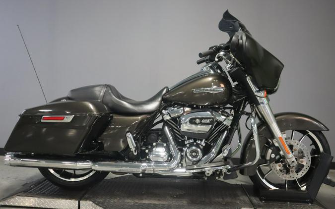 2021 Harley-Davidson Street Glide – River Rock Gray
