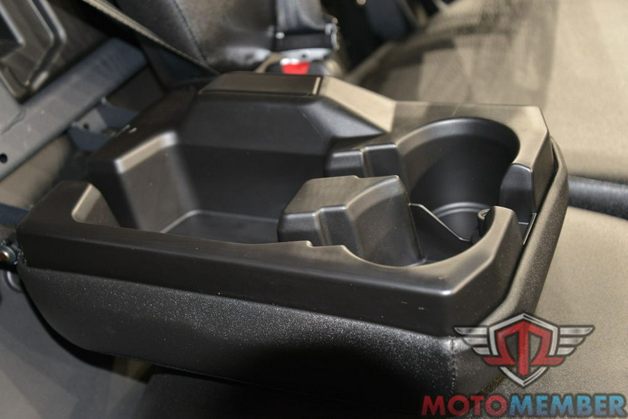 2025 Can-Am Defender DPS HD10