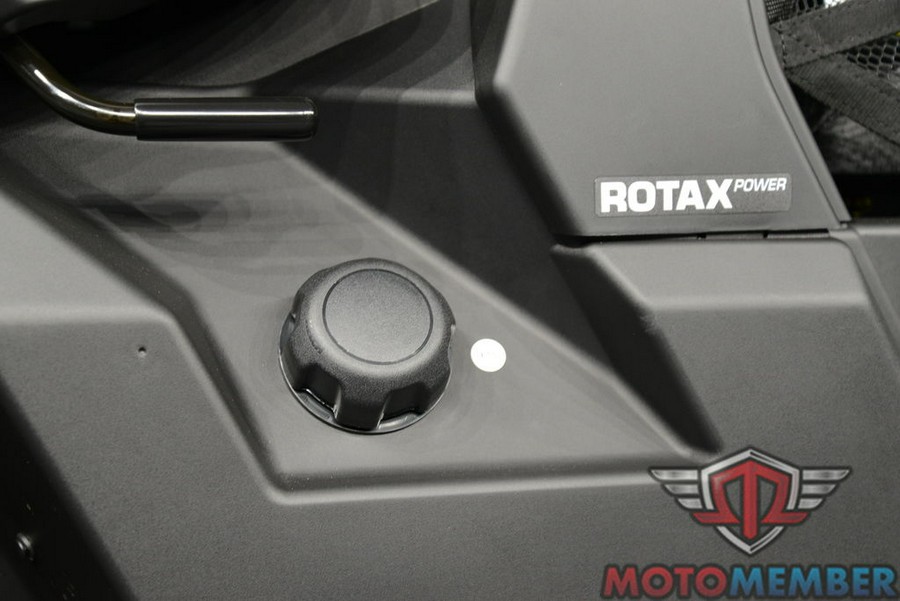 2025 Can-Am Defender DPS HD10