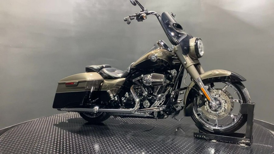 2014 Harley-Davidson® FLHRSE6 - Screamin' Eagle Road King® CVO™