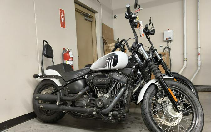 2021 Harley-Davidson® Street Bob® 114 Stone Washed White Pearl