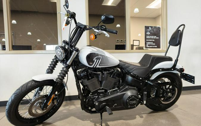 2021 Harley-Davidson® Street Bob® 114 Stone Washed White Pearl