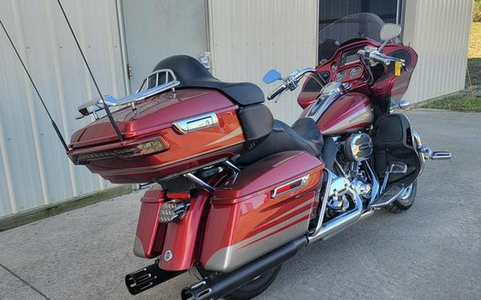 2016 Harley-Davidson® FLTRUSE - CVO™ Road Glide Ultra®