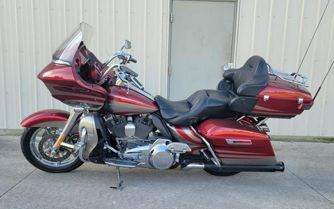 2016 Harley-Davidson® FLTRUSE - CVO™ Road Glide Ultra®