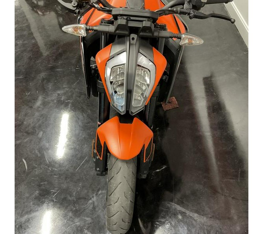 2022 KTM 890 Duke R