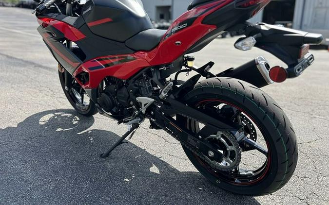 2025 Kawasaki Ninja 500 ABS Passion Red/Metallic Flat Spark Bla