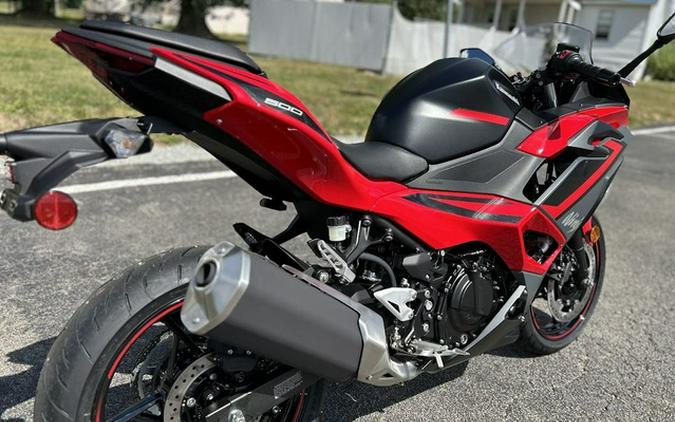 2025 Kawasaki Ninja 500 ABS Passion Red/Metallic Flat Spark Bla