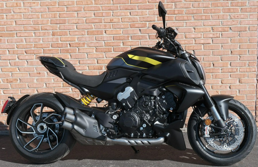 2026 Ducati Diavel V4 RS