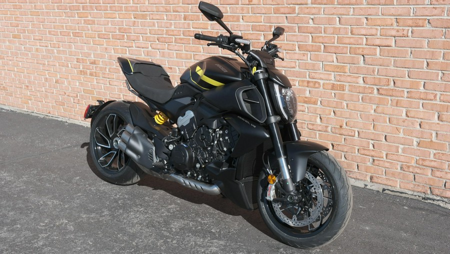 2026 Ducati Diavel V4 RS