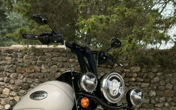 2022 Harley-Davidson Softail FLHCS - Heritage Classic 114
