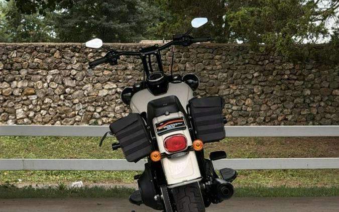 2022 Harley-Davidson Softail FLHCS - Heritage Classic 114