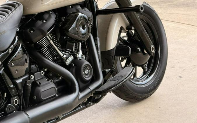 2022 Harley-Davidson Softail FLHCS - Heritage Classic 114