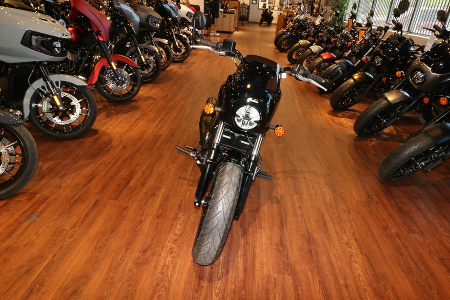 2025 Indian Motorcycle® Sport Scout® Limited Black Metallic