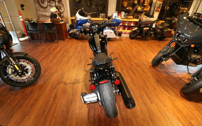 2025 Indian Motorcycle® Sport Scout® Limited Black Metallic