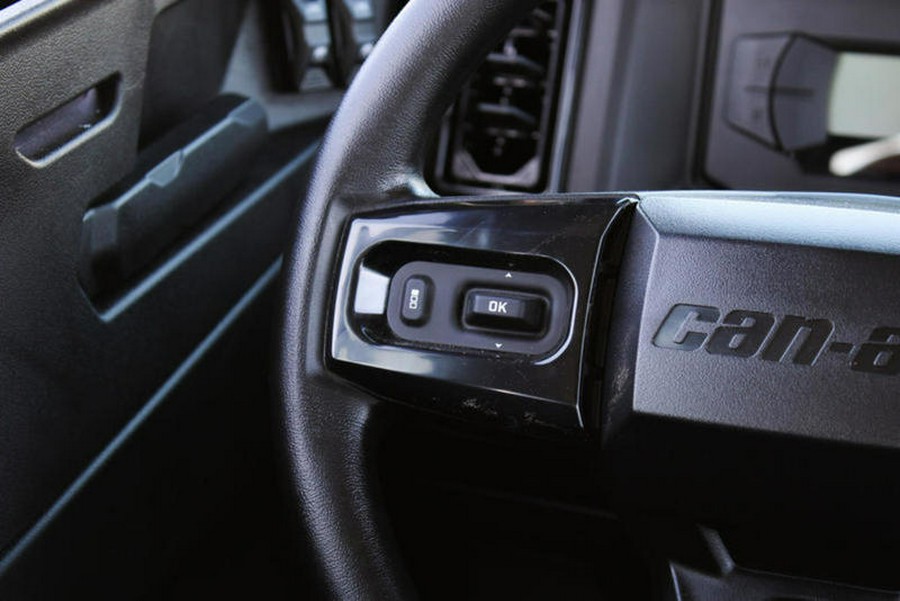 2026 Can-Am® Defender MAX XT CAB HD11 With 10.25 in.display