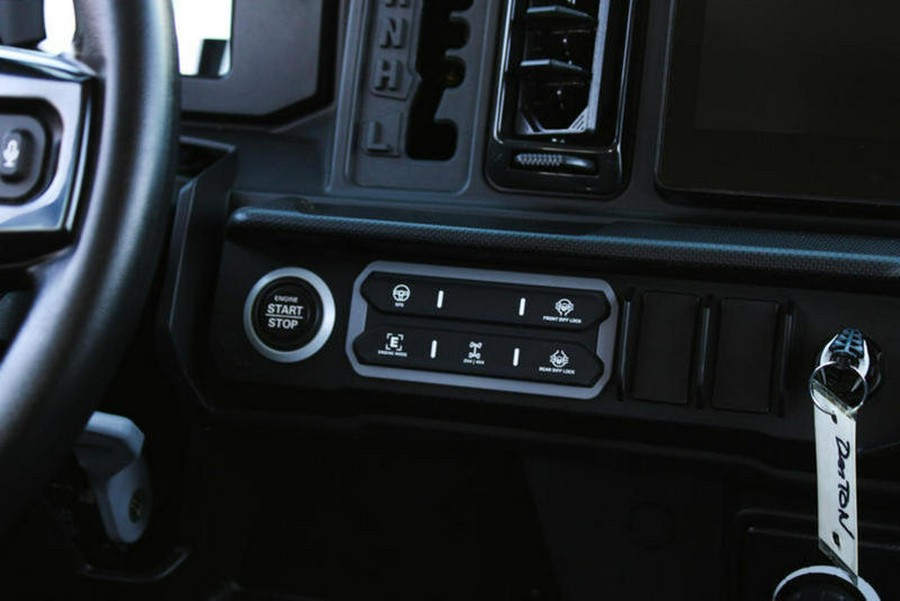 2026 Can-Am® Defender MAX XT CAB HD11 With 10.25 in.display