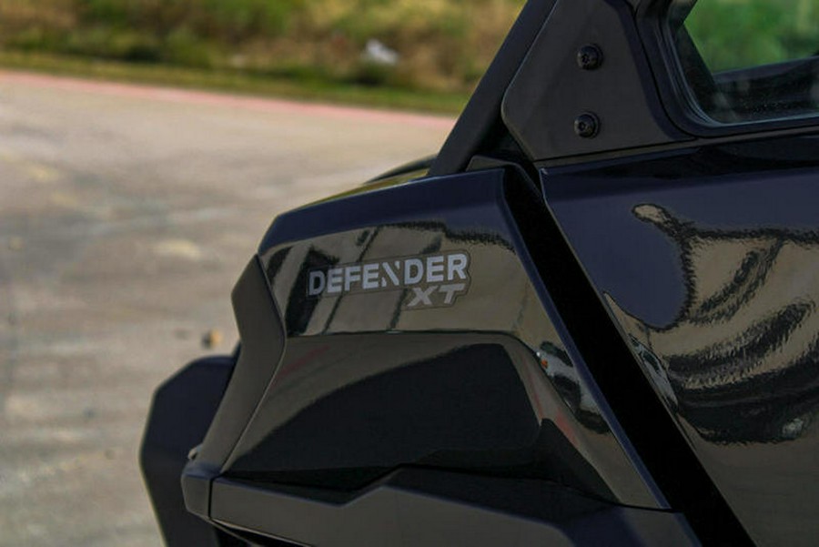 2026 Can-Am® Defender MAX XT CAB HD11 With 10.25 in.display