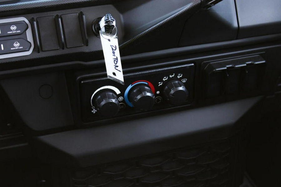 2026 Can-Am® Defender MAX XT CAB HD11 With 10.25 in.display