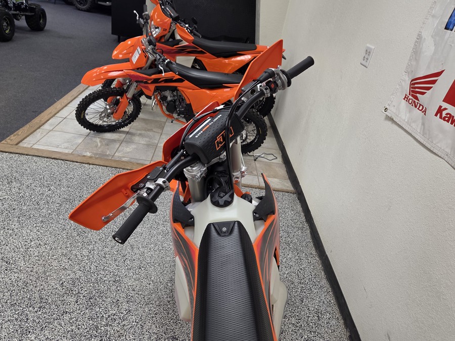 2027 KTM 250 XC W - KT8681