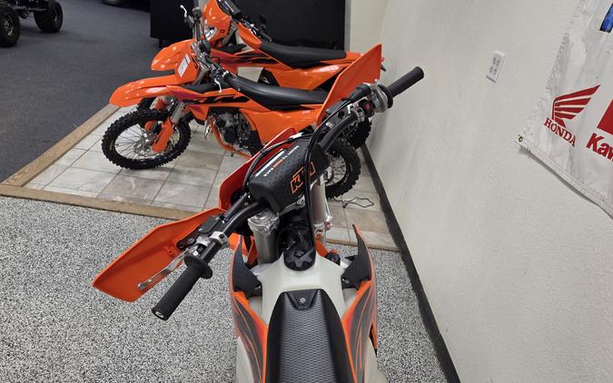 2027 KTM 250 XC W - KT8681