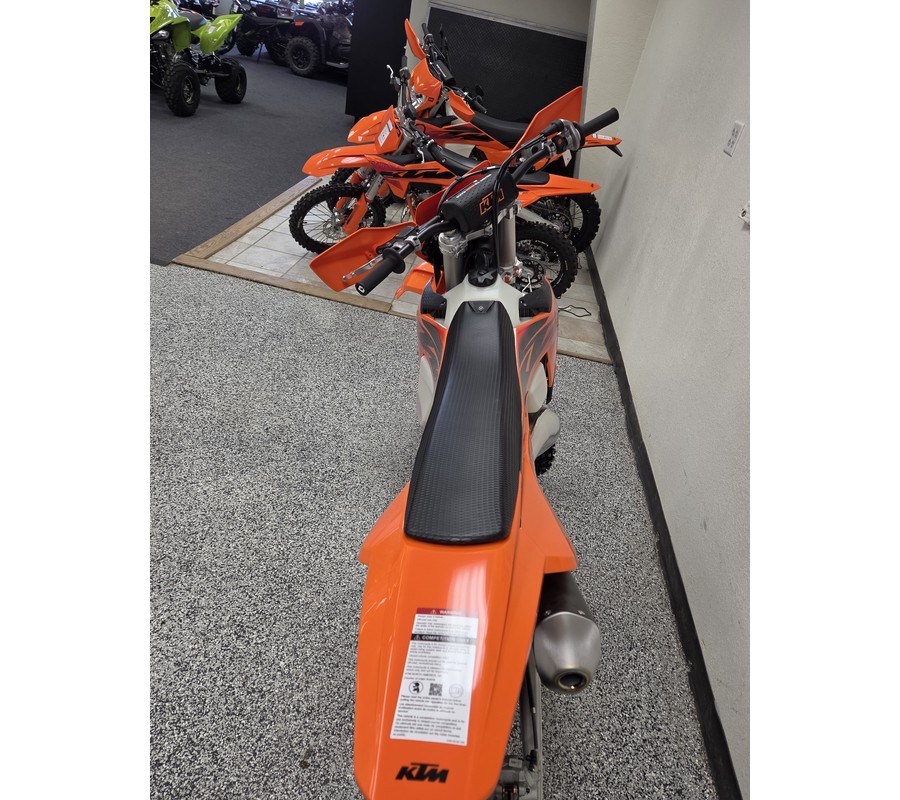 2027 KTM 250 XC W - KT8681
