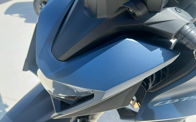 2026 Honda CB750 Hornet E-Clutch