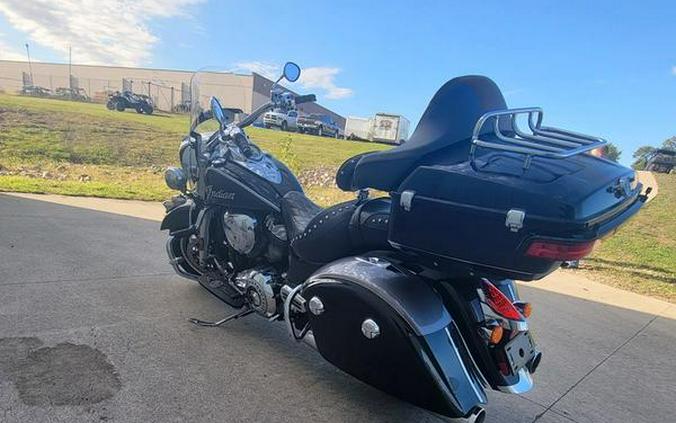 2017 Indian Motorcycle® Springfield™ Thunder Black