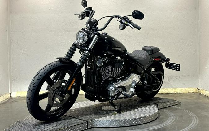 2026 Harley-Davidson® Street Bob® VIVID BLACK