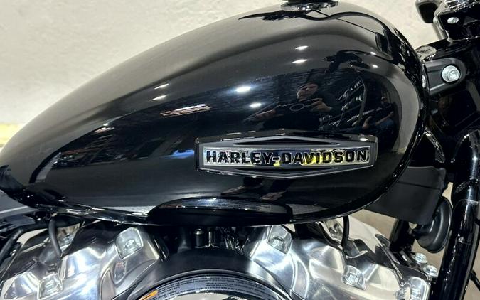 2026 Harley-Davidson® Street Bob® VIVID BLACK