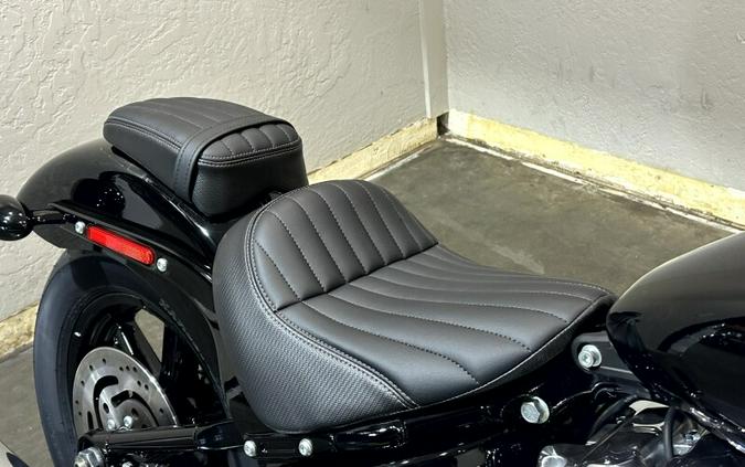 2026 Harley-Davidson® Street Bob® VIVID BLACK